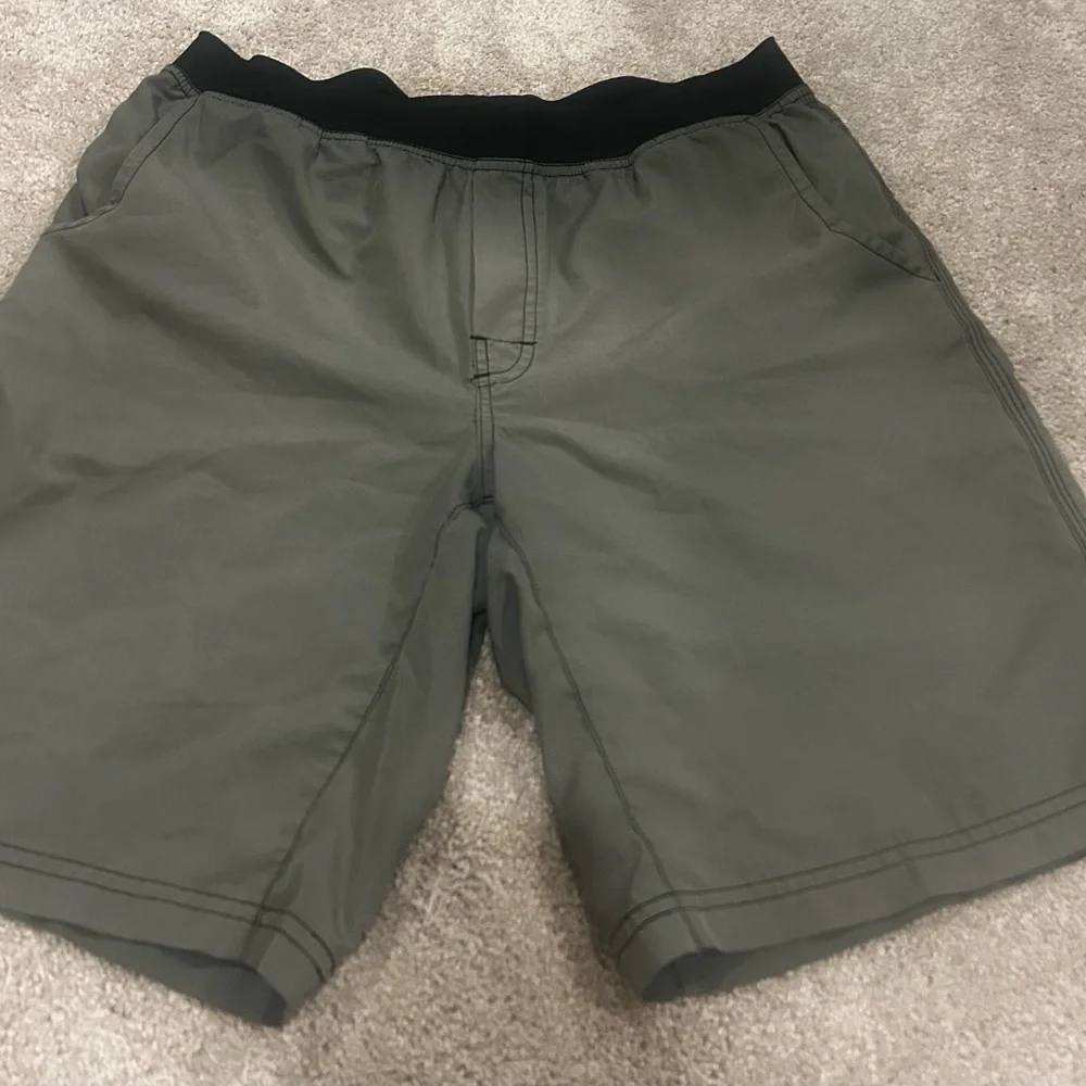 PrAna Men's Grey Shorts Sz. L - Picture 5 of 6